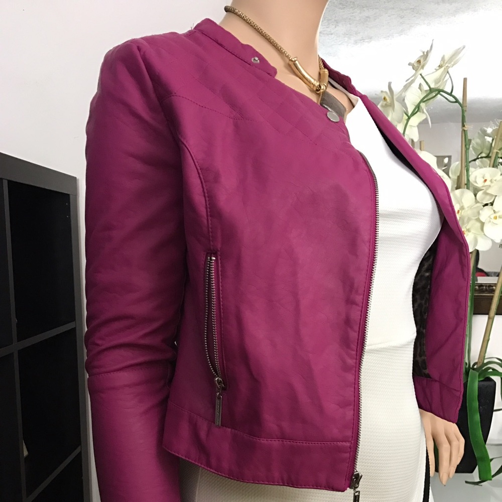 Super cute and bold fuchsia faux motto jacket ( L)