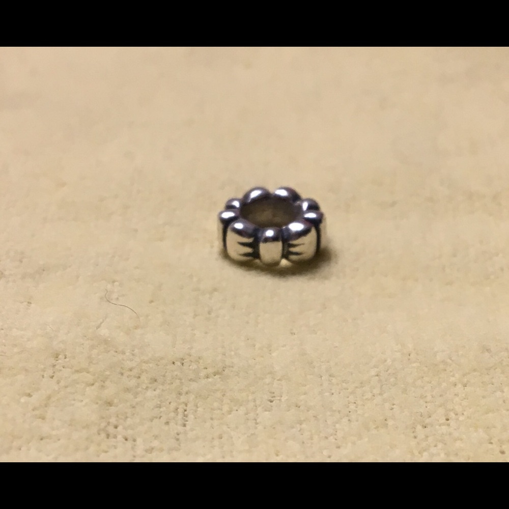 Bow charm