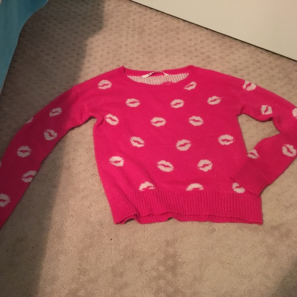 Pink sweatshirt with kisses