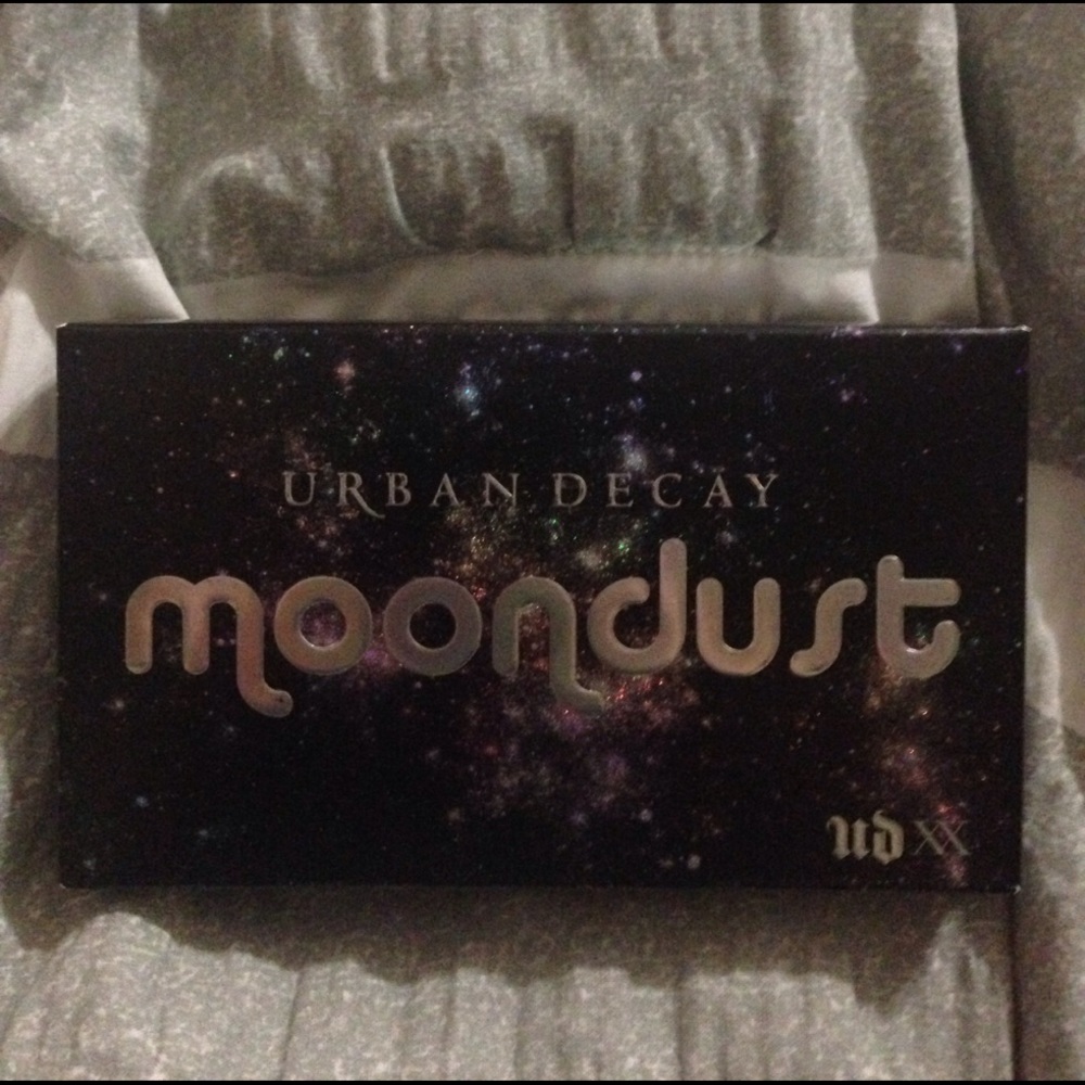 URBAN DECAY MOONDUST EYESHADOW PALETTE