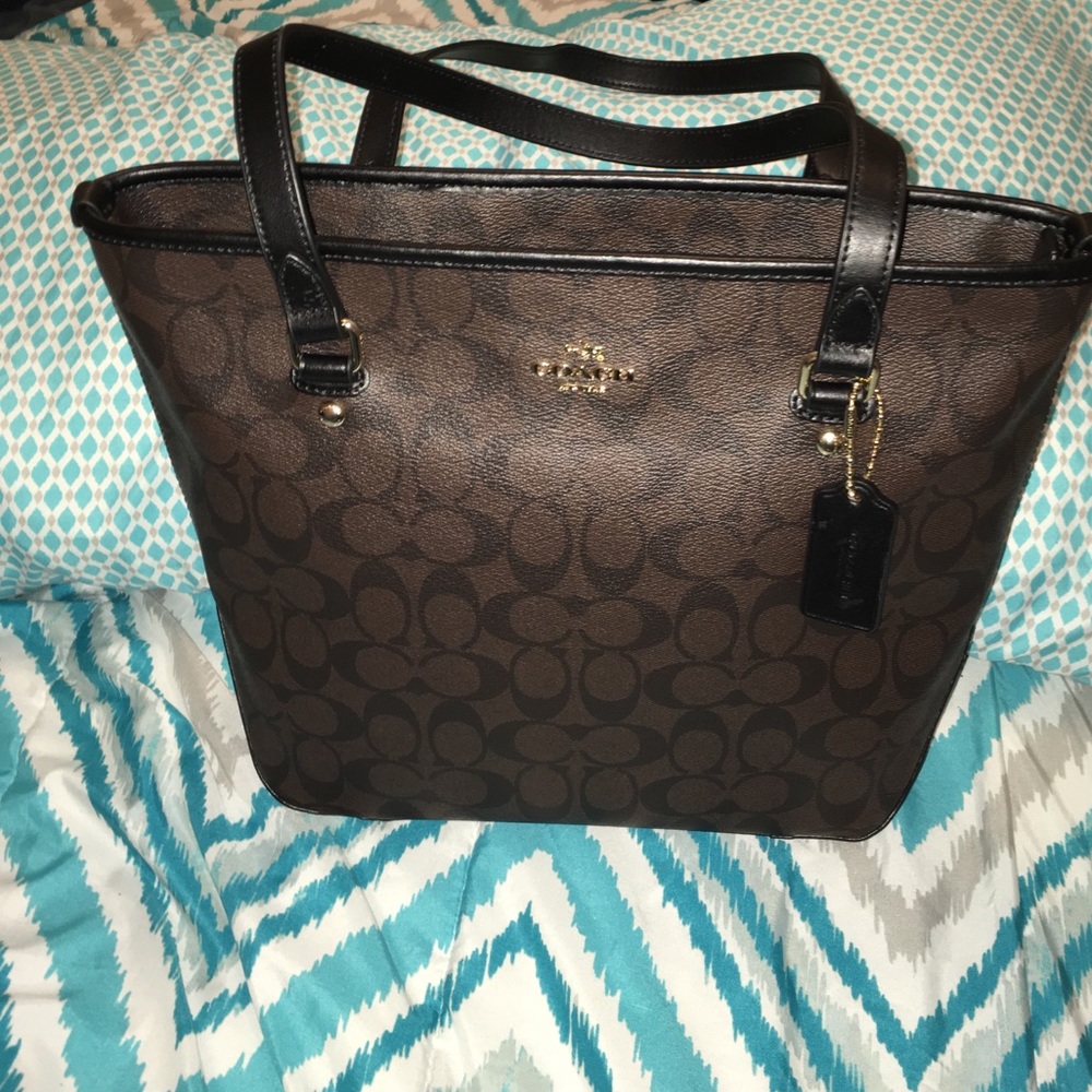 Signature zip top tote Im/brown/black