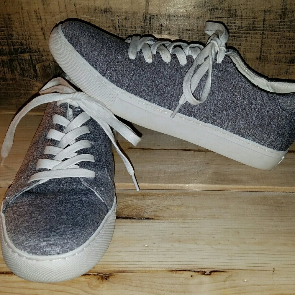 Size 5 Kenneth Cole Kam Free Low-Top Sneaker