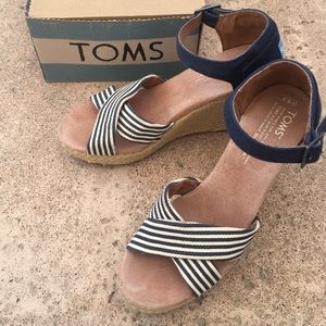 Toms Strappy Wedge