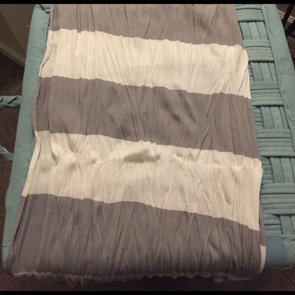 Express Scarf - Picture 2 of 4