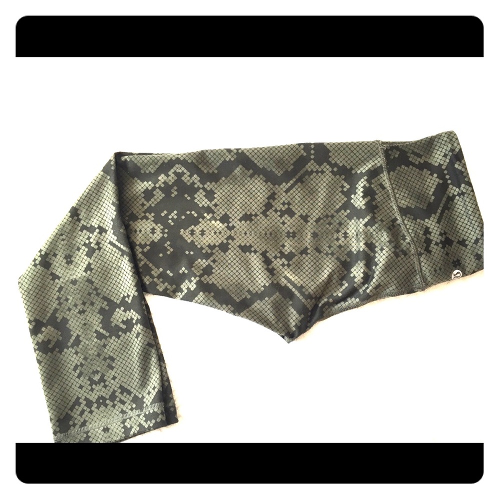 Lululemon green ziggy snake crops