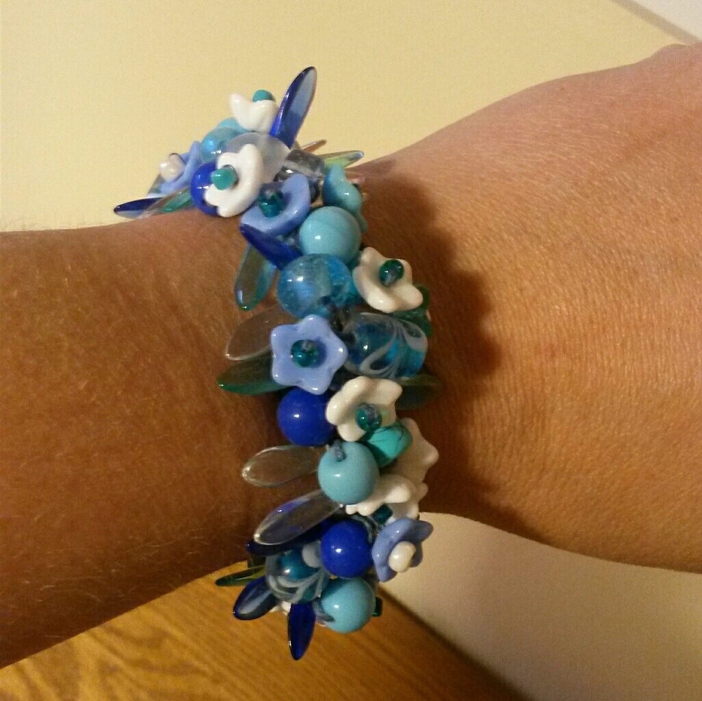 Handmade beaded bracelet - Picture 2 of 3