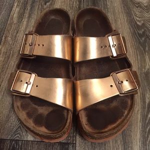 Rose Gold metallic Birkenstock Arizonas