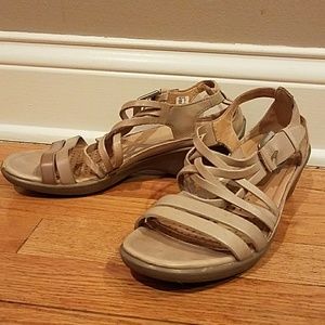 Ecco beige plaform sandal