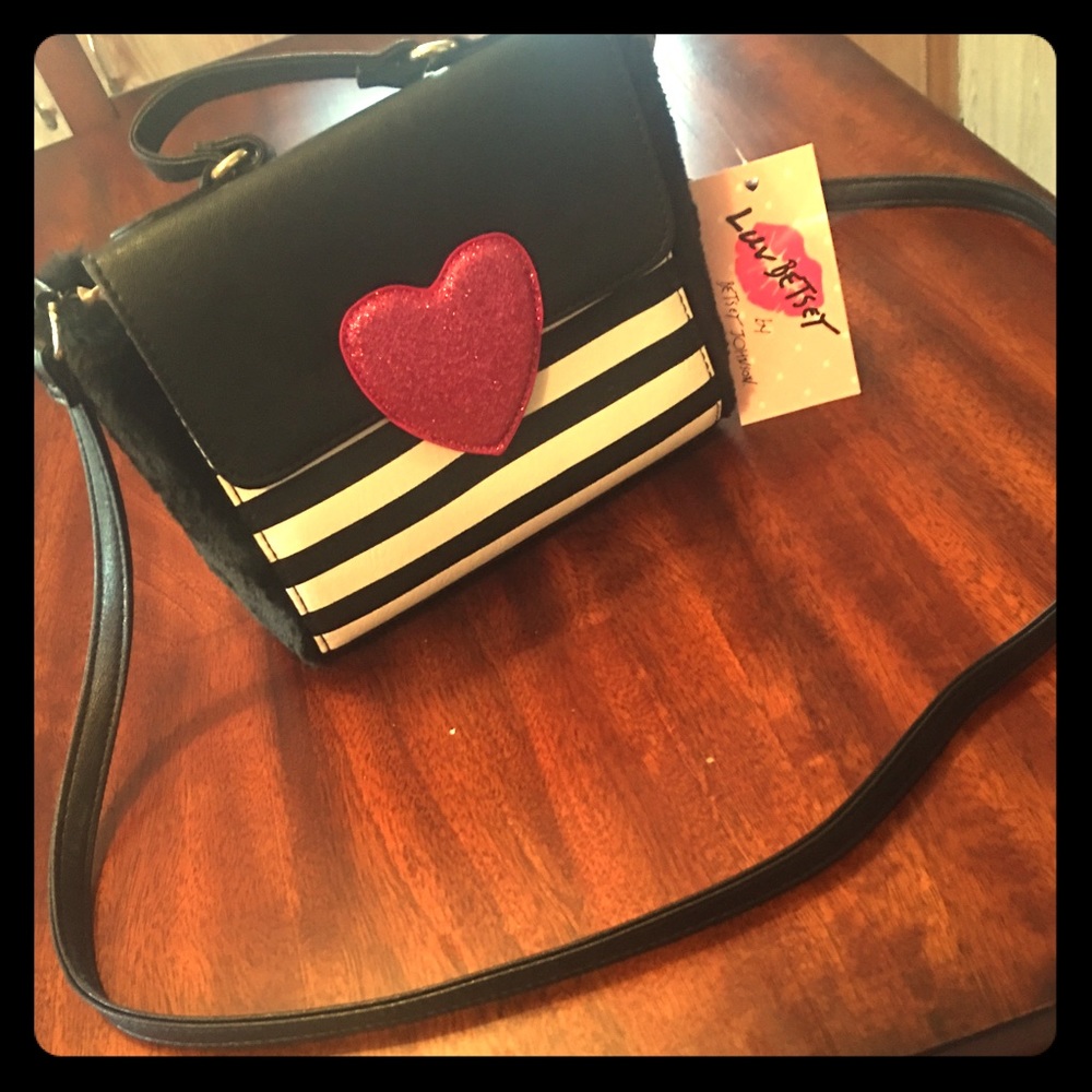 🛍NWT Betsey Johnson Cross-Body