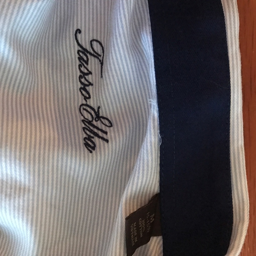 Button down - Picture 3 of 3