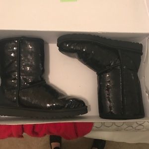 Worn twice . Black sequin UGGS . Size 7