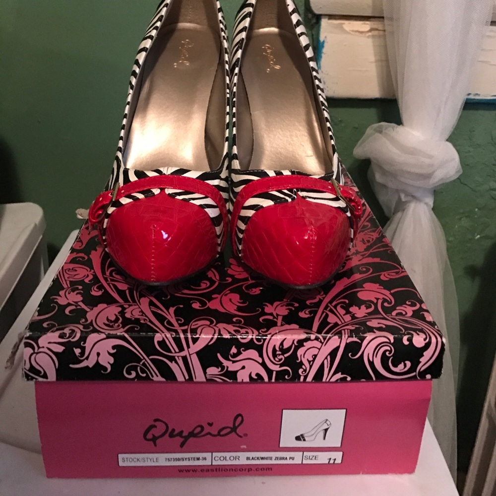 Qupid Black and White Heels
