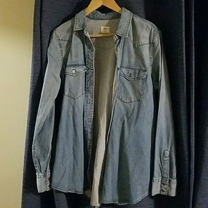 New with tags Gap maternity chambray shirt