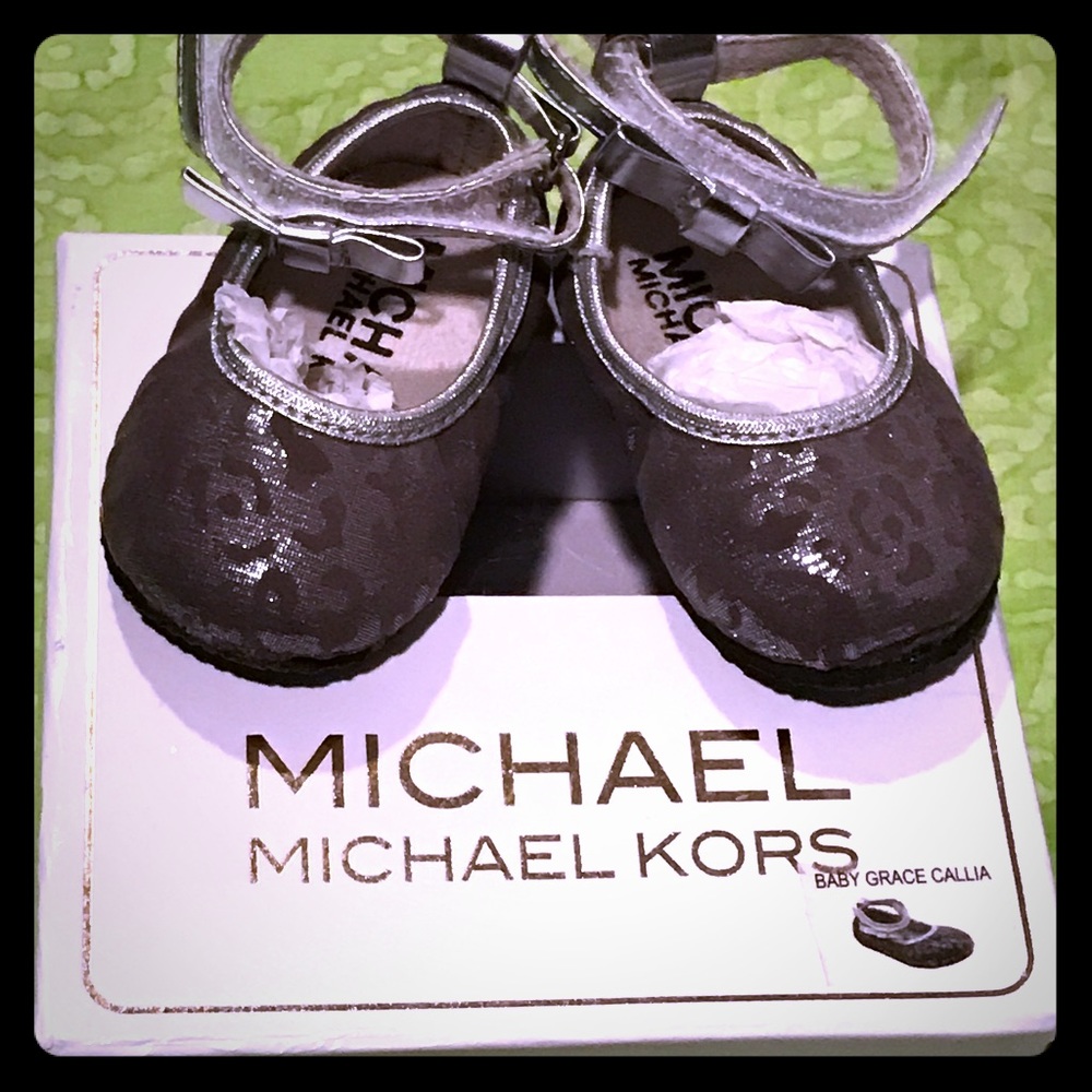✨SALE✨Michael Kors crib shoes