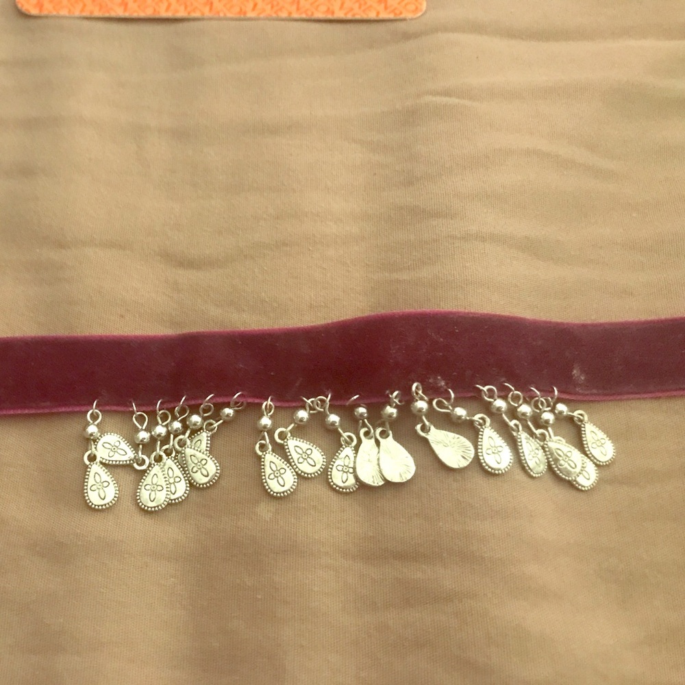 VELVET CHOKER