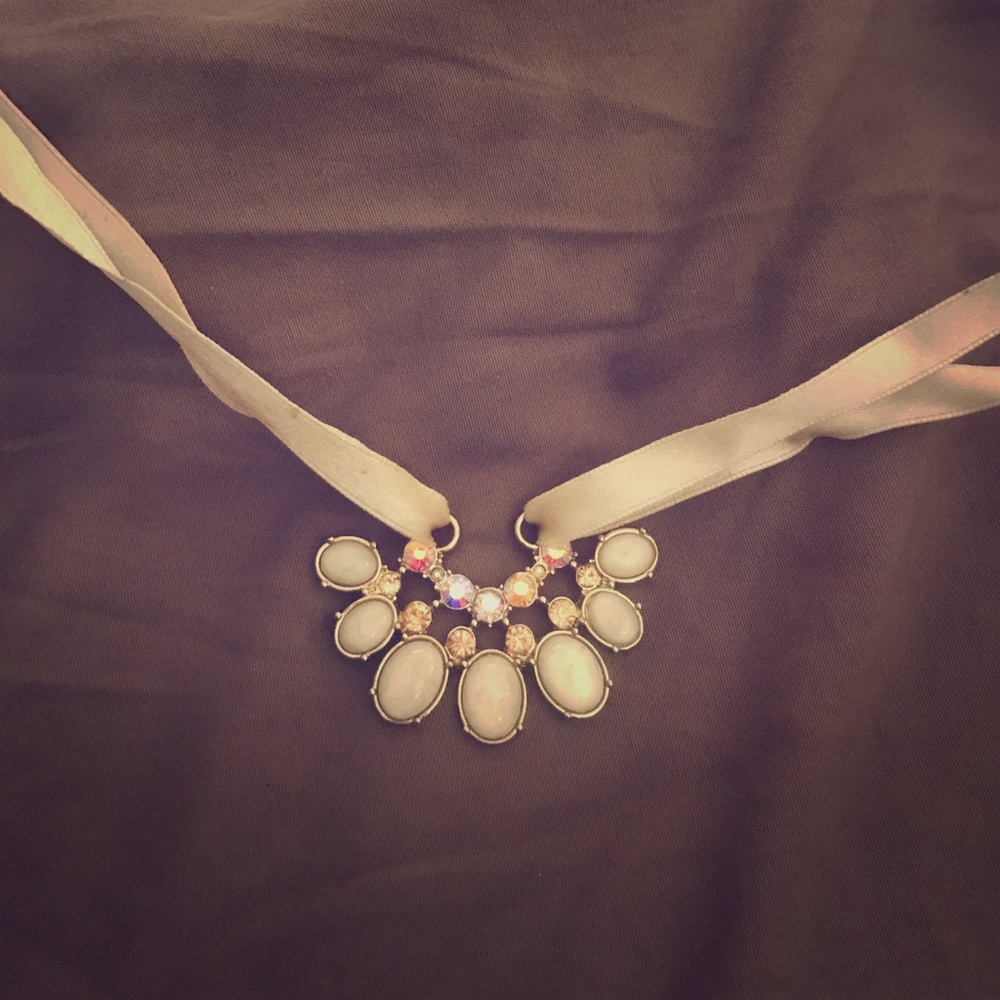 PEACH FANCY CHOKER