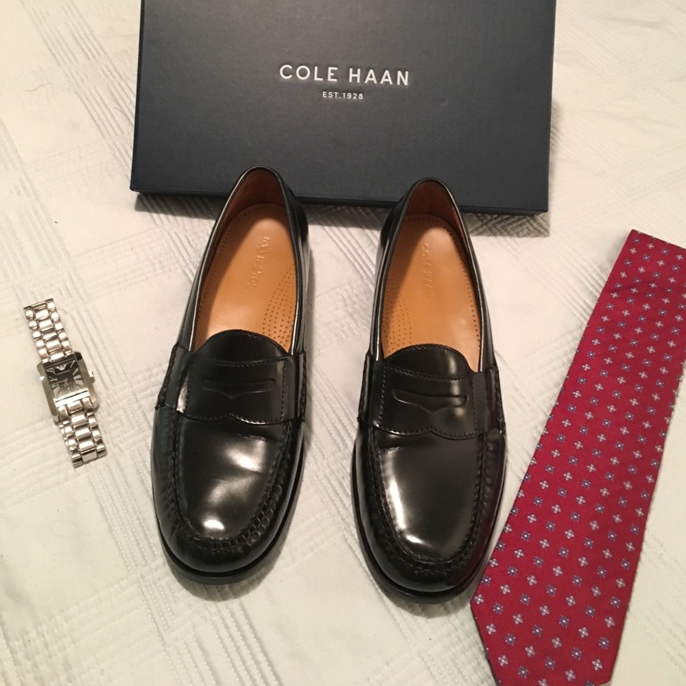 Cole Haan black leather loafers 👞pinch penny