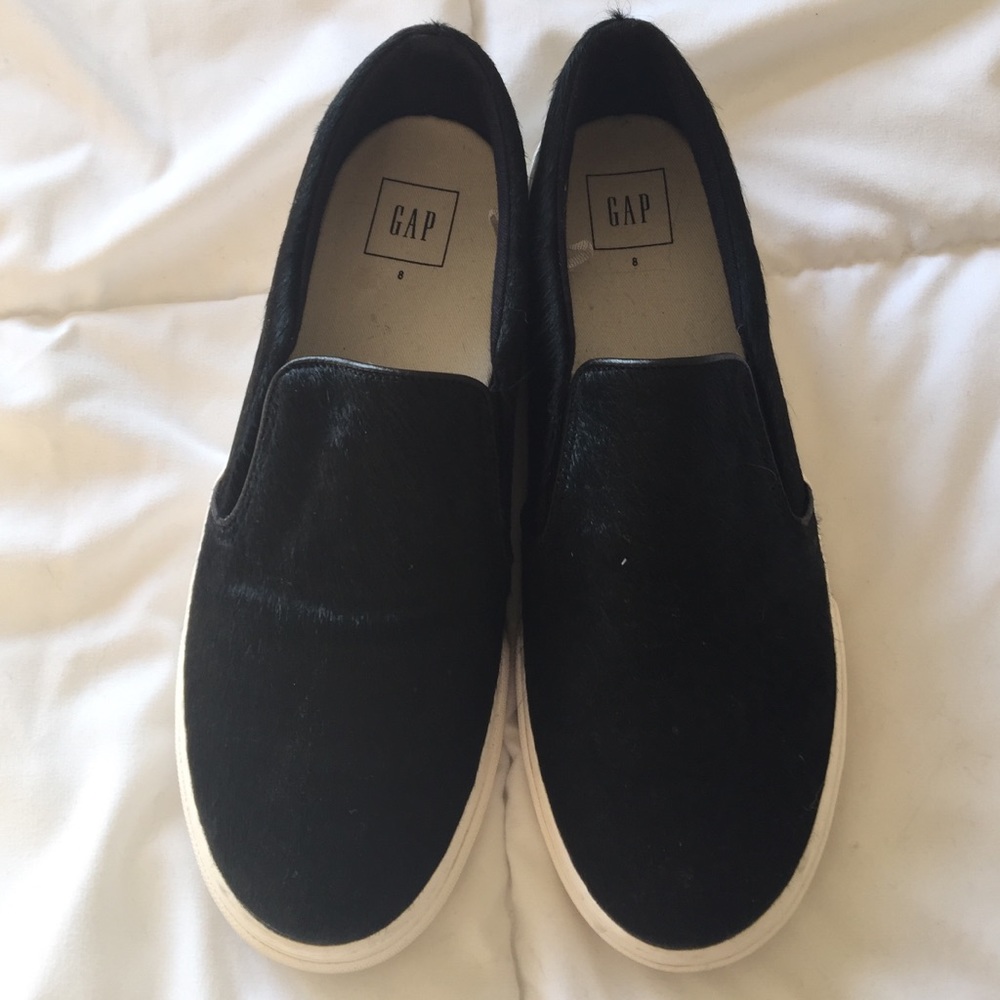 NWOT Gap pony/calf hair pull on sneakers size 8