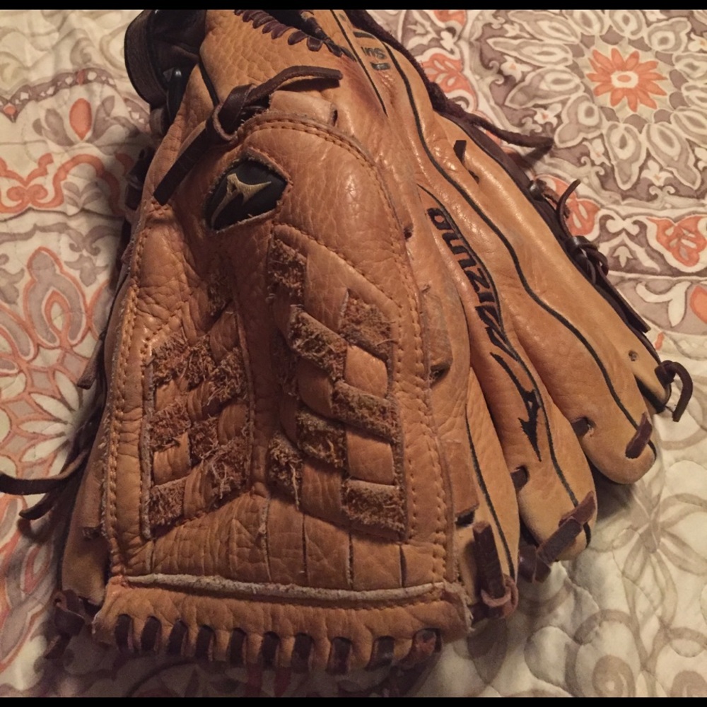 Mizuno Softball Glove