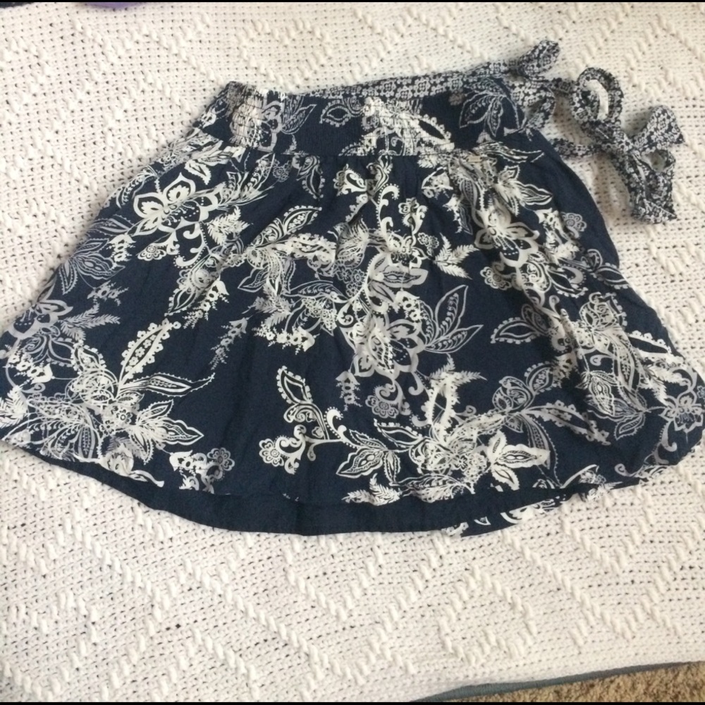 adorable AERIE  mini skirt