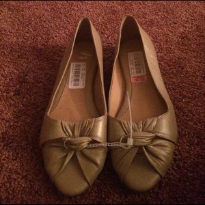 Beige flats - never worn, still with tags.