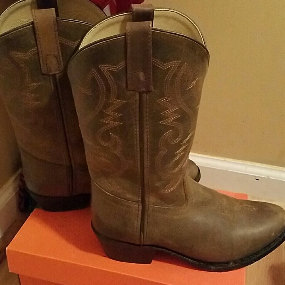 Boys size 5 cowboy boots
