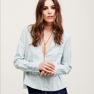 FREE PEOPLE Light wash denim shirt