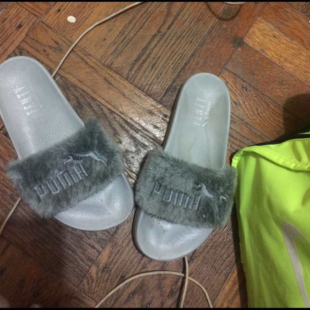 Fenty Slides Grey Size 5 ( US : 7.5) READ BIO