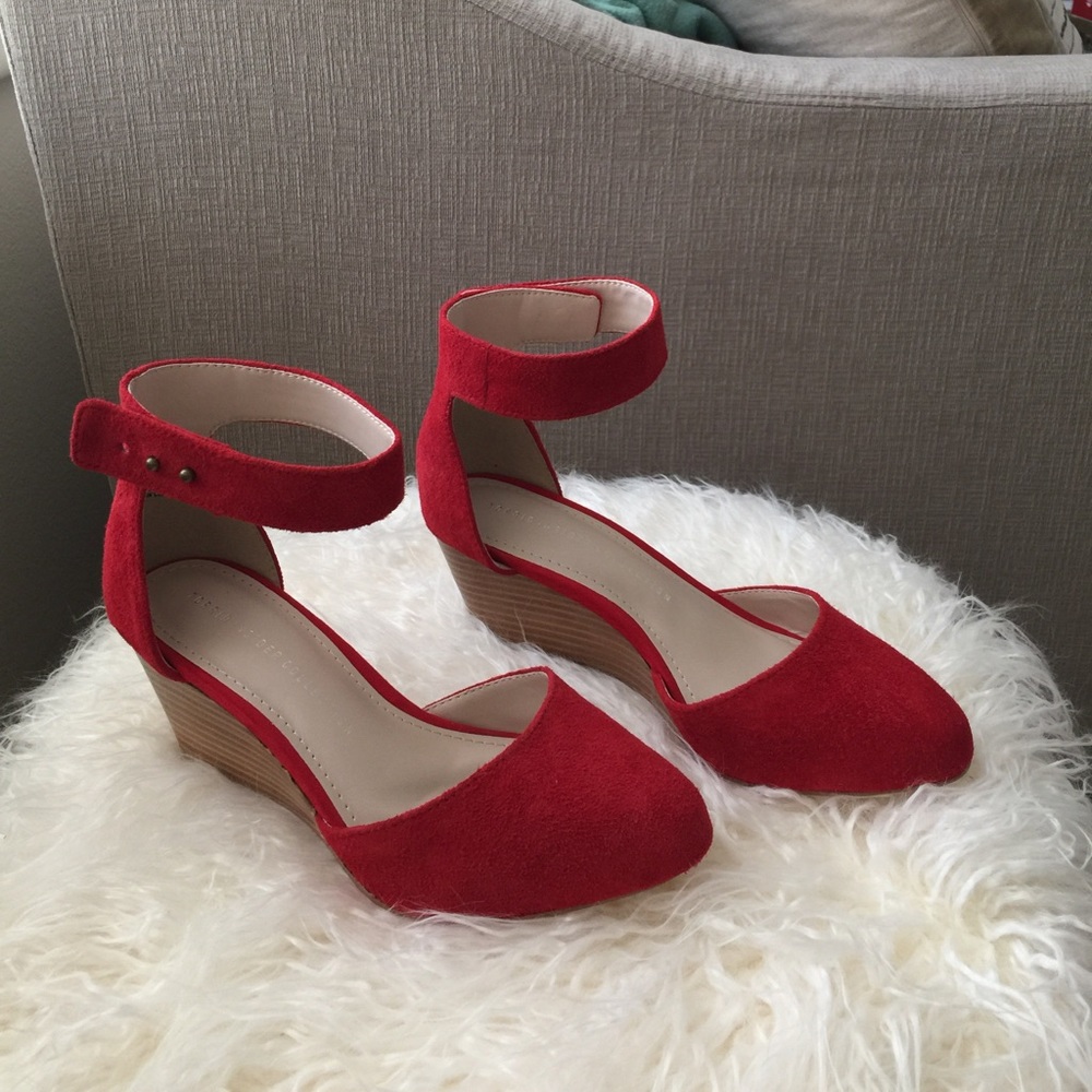Bundle of two shoes
