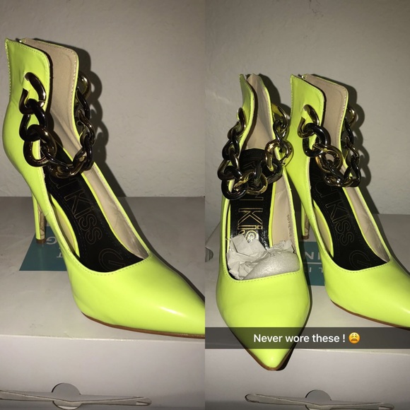 Shoes - Green Chained pumps