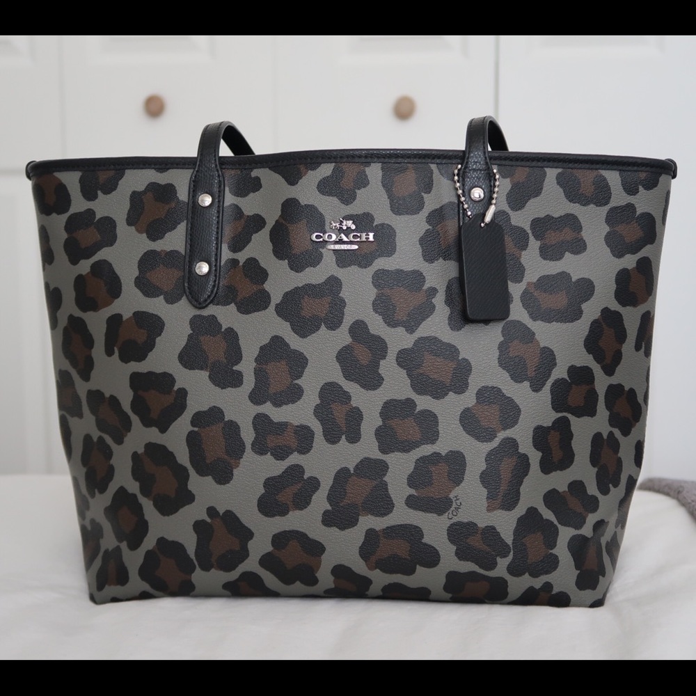 Leopard Coach tote perfect condition