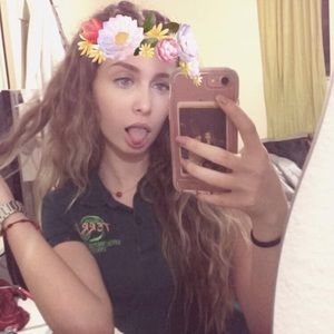 Meet your Posher, Kayla