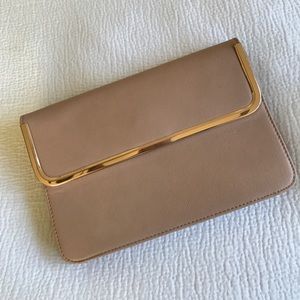 F21 nude/pink clutch
