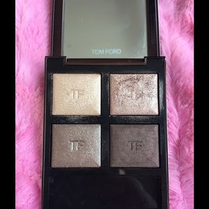 Nude Dip Eyeshadow quad