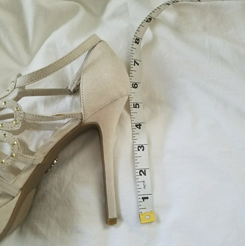 Beautiful Jennifer Lopez Heels - Picture 4 of 6