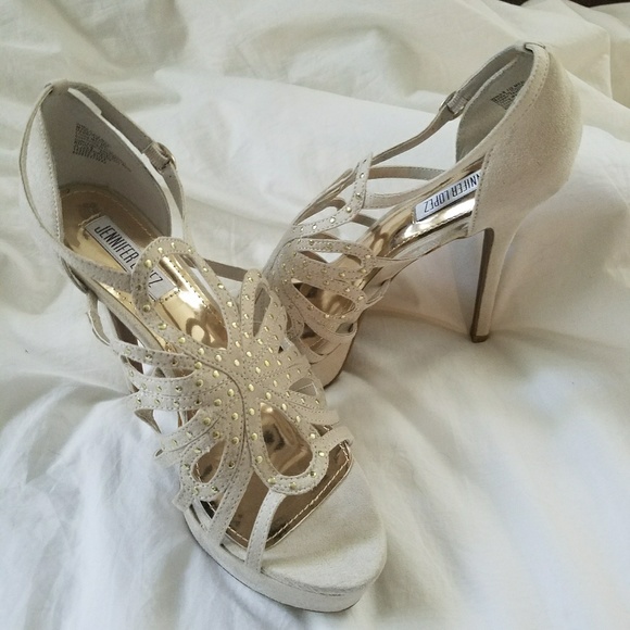 Beautiful Jennifer Lopez Heels - Picture 2 of 6