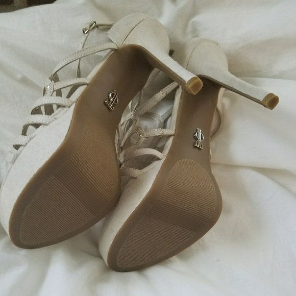 Beautiful Jennifer Lopez Heels - Picture 5 of 6