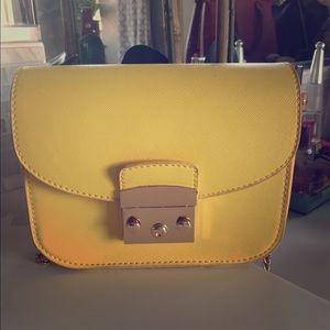 🌷 Beautiful Yellow Chloe look alike bag🌷