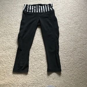 Lululemon crop yoga pants