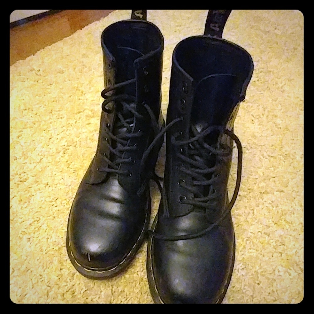 DOC MARTENS Like New!!!