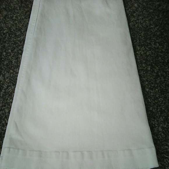 7 For All Mankind White Flair Leg Jeans - Picture 5 of 7