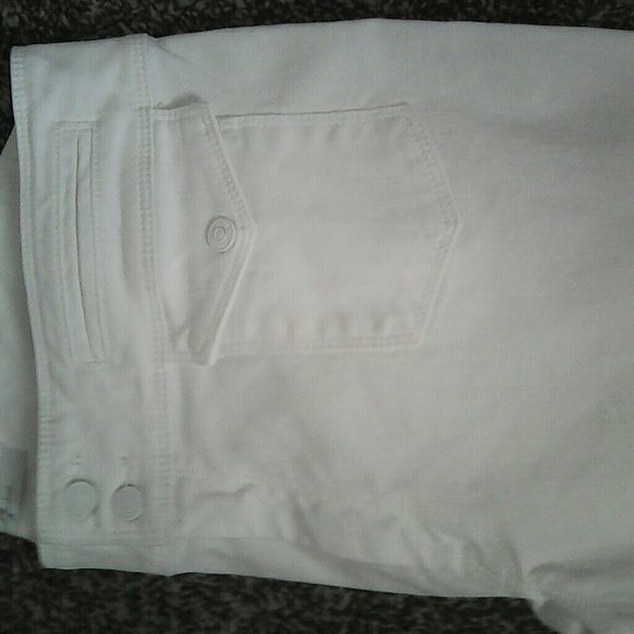 7 For All Mankind White Flair Leg Jeans - Picture 7 of 7
