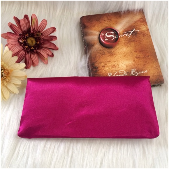 🌷BOGO 1/2 OFF🌷Fuscia Handbag with Brown Flower - Picture 2 of 4