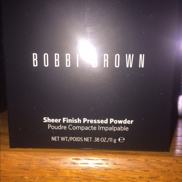 Bobbi Brown Makeup - Bobbi brown sheer finish pressed powder.soft sand Bobbi Brown Makeup - Bobbi brown sheer finish pressed powder.soft sand
