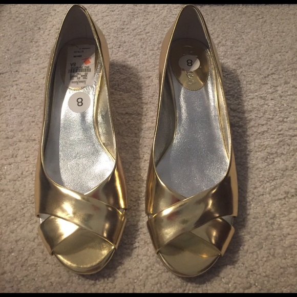 Size 8AA Cole Haan Gold wedges BRAND NEW - Picture 1 of 3