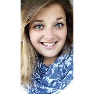 Meet your Posher, Alexis