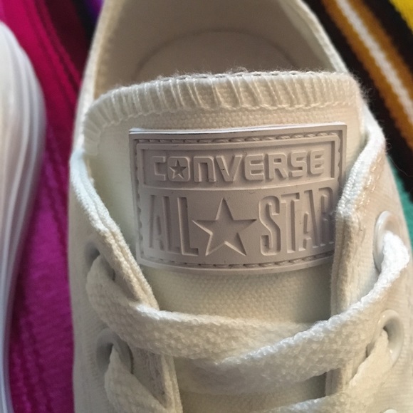 All white lo top converse sneakers 8 - Picture 5 of 7