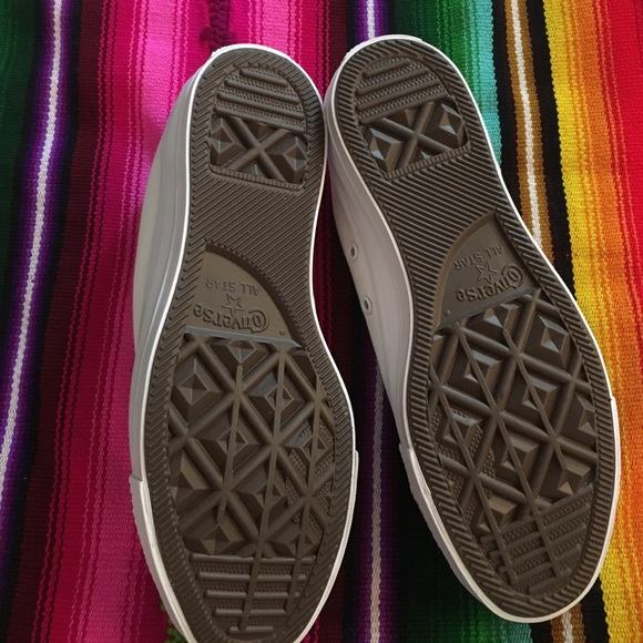 All white lo top converse sneakers 8 - Picture 6 of 7