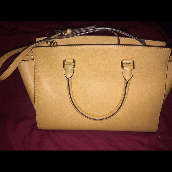 Michael Kors Selma Purse - Picture 2 of 4