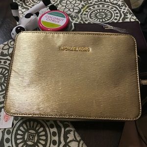 Gold Michael kors crossbody